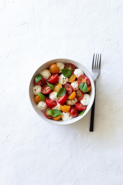 Miska z kolorowym jedzeniem